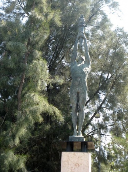 Monumento a Francesc Ferrer i Guàrdia fondatore della Scuola Moderna