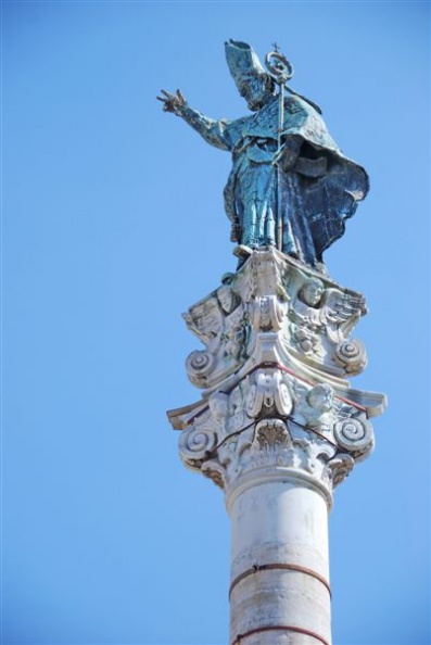Statua di Sant'Oronzo nella medesima piazza