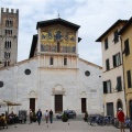 Chiesa, campanile e mosaico sulla facciata